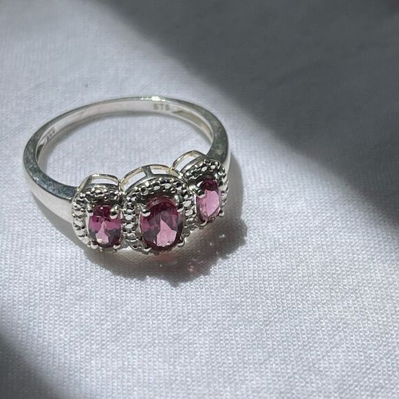 Garnet Ring - 925 Solid Sterling Silver Antique Setting - Picture 1 of 4